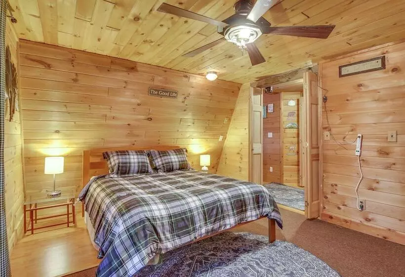 Pet Friendly Carthage Home With Fire Pit!