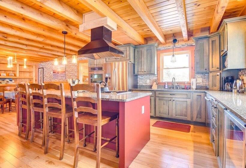 Pet Friendly Carthage Home With Fire Pit!