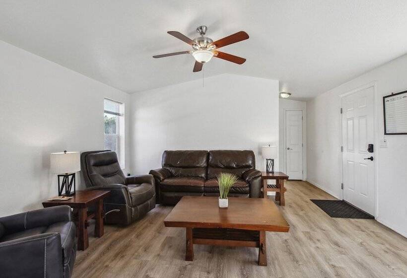 Pet Friendly Show Low Home With Large Backyard!