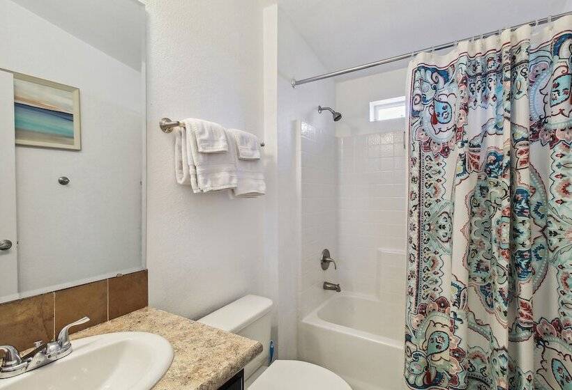 Pet Friendly Show Low Home With Large Backyard!