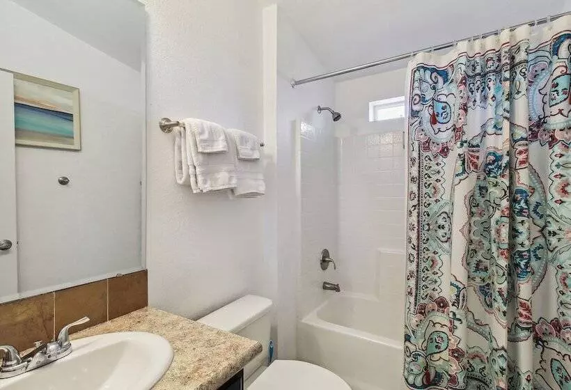 Pet Friendly Show Low Home With Large Backyard!