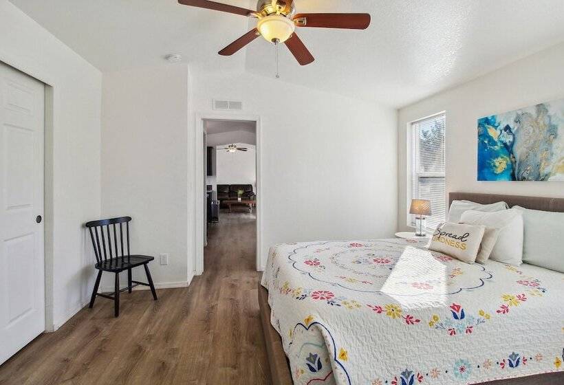 Pet Friendly Show Low Home With Large Backyard!