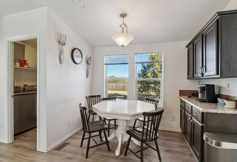 Pet Friendly Show Low Home With Large Backyard!