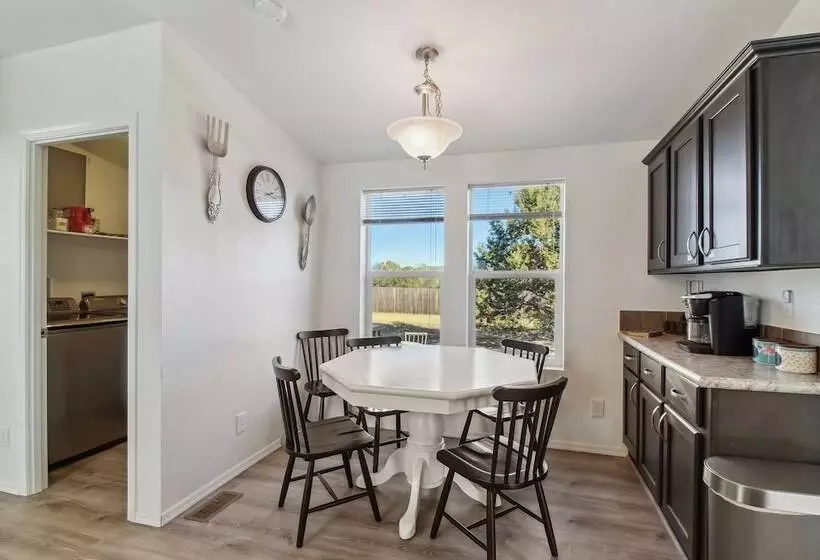 Pet Friendly Show Low Home With Large Backyard!