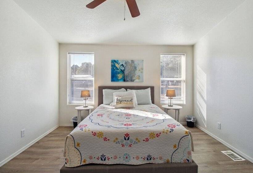 Pet Friendly Show Low Home With Large Backyard!