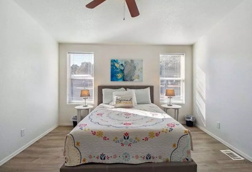 Pet Friendly Show Low Home With Large Backyard!
