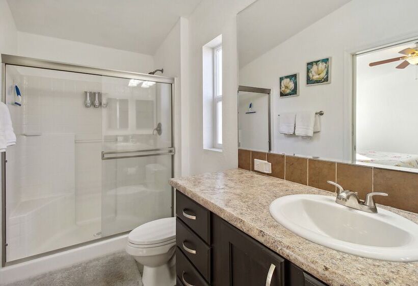 Pet Friendly Show Low Home With Large Backyard!