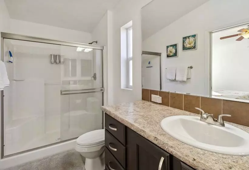Pet Friendly Show Low Home With Large Backyard!