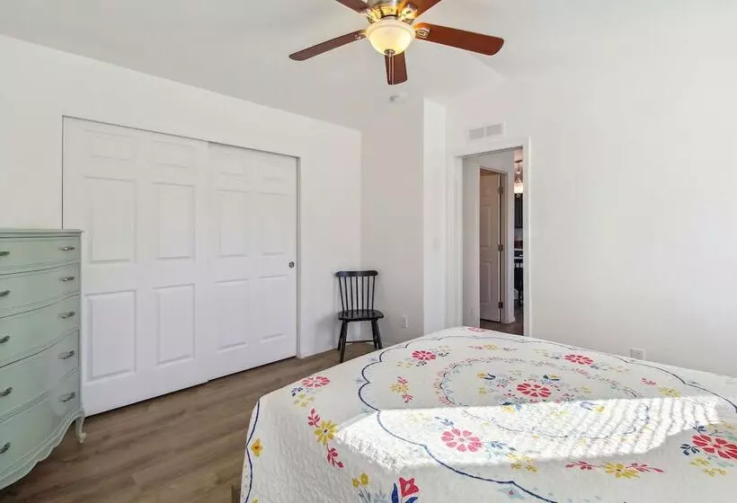 Pet Friendly Show Low Home With Large Backyard!