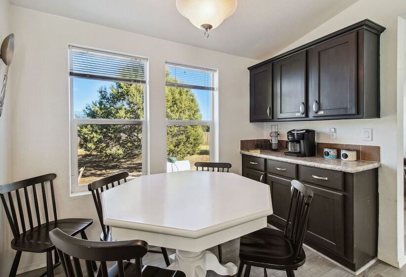 Pet Friendly Show Low Home With Large Backyard!