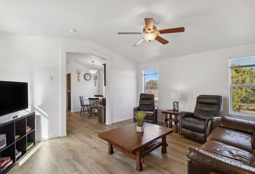 Pet Friendly Show Low Home With Large Backyard!