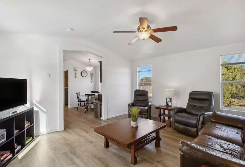 Pet Friendly Show Low Home With Large Backyard!