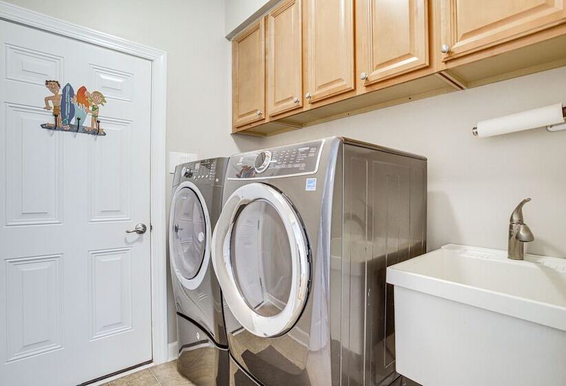 Family Friendly Rehoboth Beach Home W/ Hot Tub