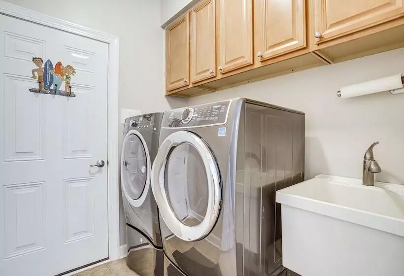 Family Friendly Rehoboth Beach Home W/ Hot Tub