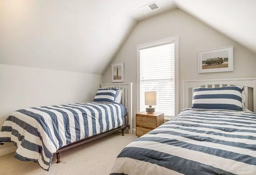 Family Friendly Rehoboth Beach Home W/ Hot Tub