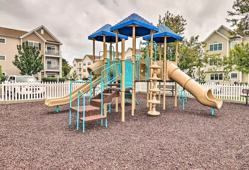 Family Friendly Rehoboth Beach Home W/ Hot Tub