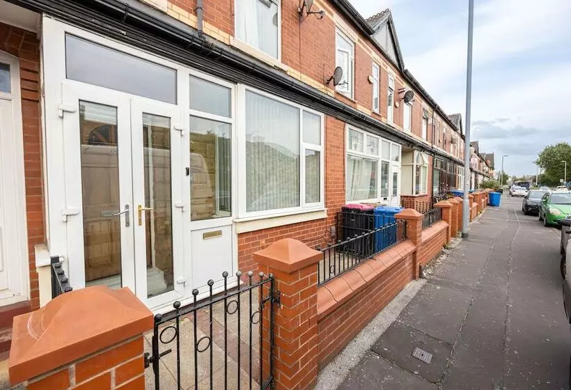 Residenssi Charming 4 Bed Guest House In Salford