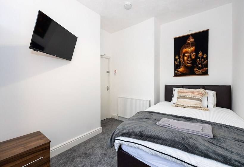 إقامة Charming 4 Bed Guest House In Salford