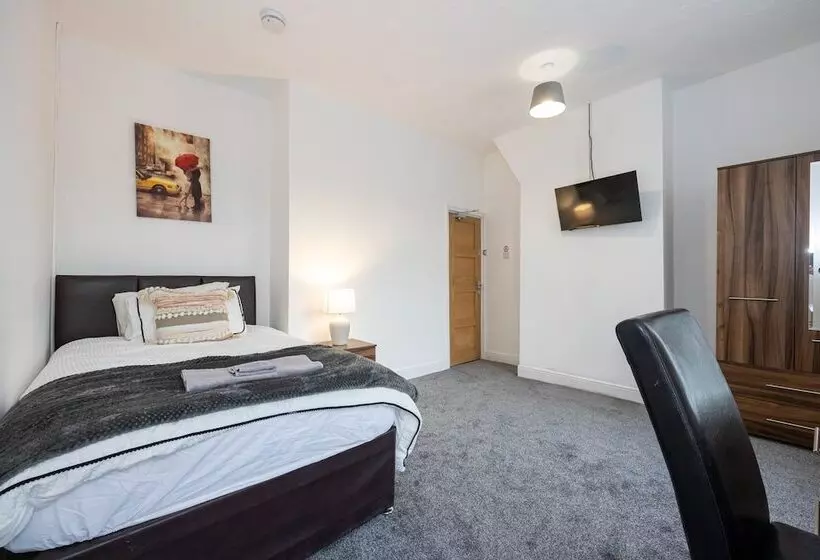 Residenssi Charming 4 Bed Guest House In Salford