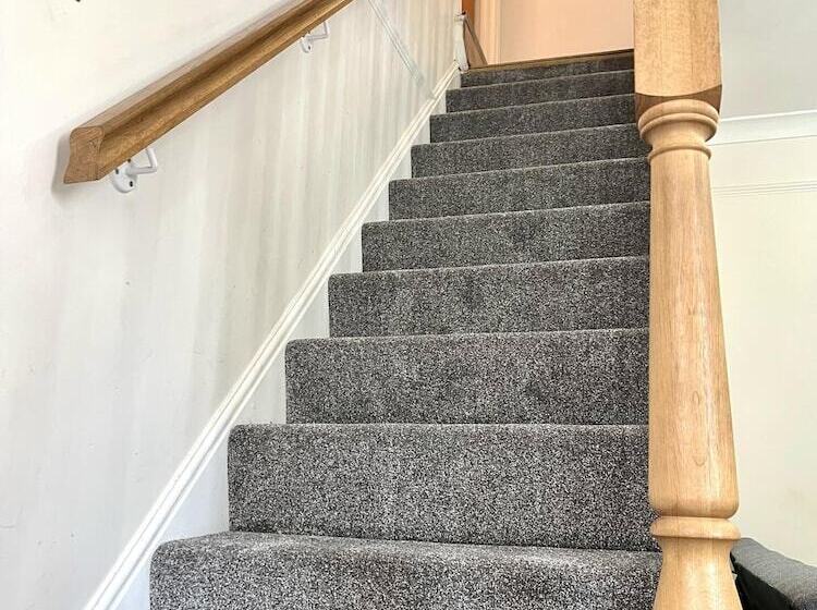 Резиденция Detached 4 Bed House Near Heathrow