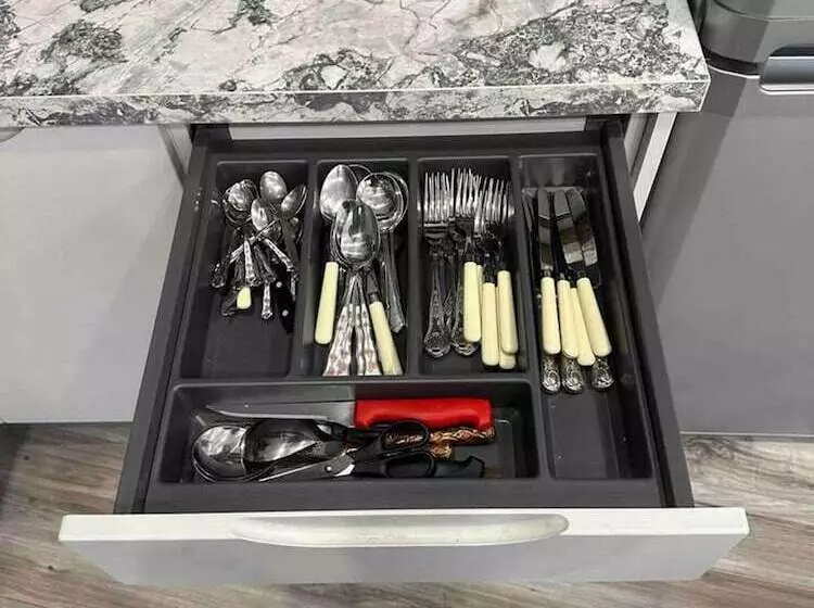 Residenssi Immaculate 4 Bed Detached House In Bootle