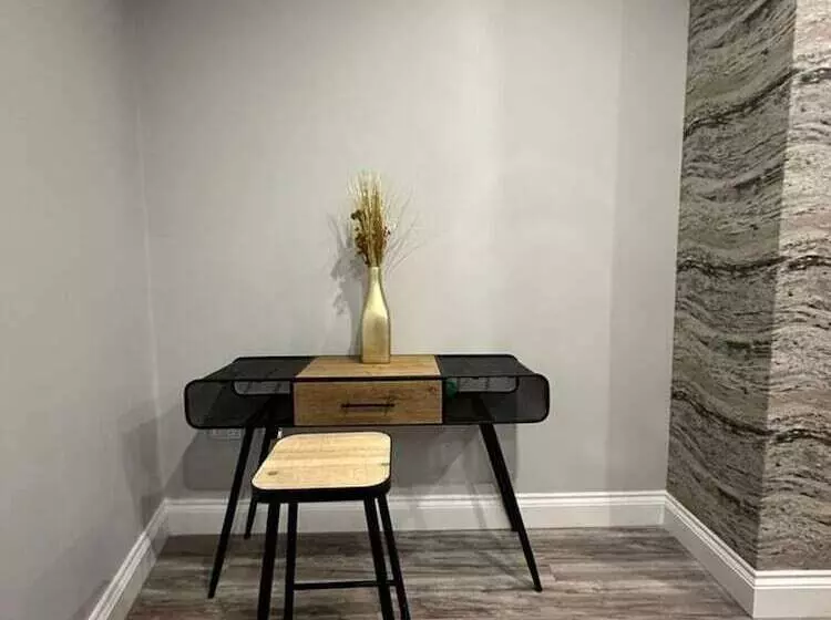 Residenssi Immaculate 4 Bed Detached House In Bootle