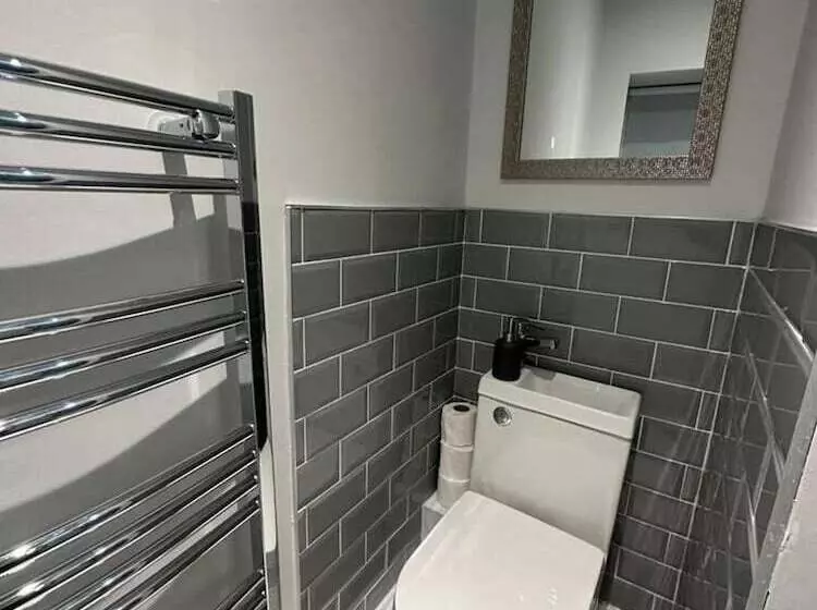 Residenssi Immaculate 4 Bed Detached House In Bootle