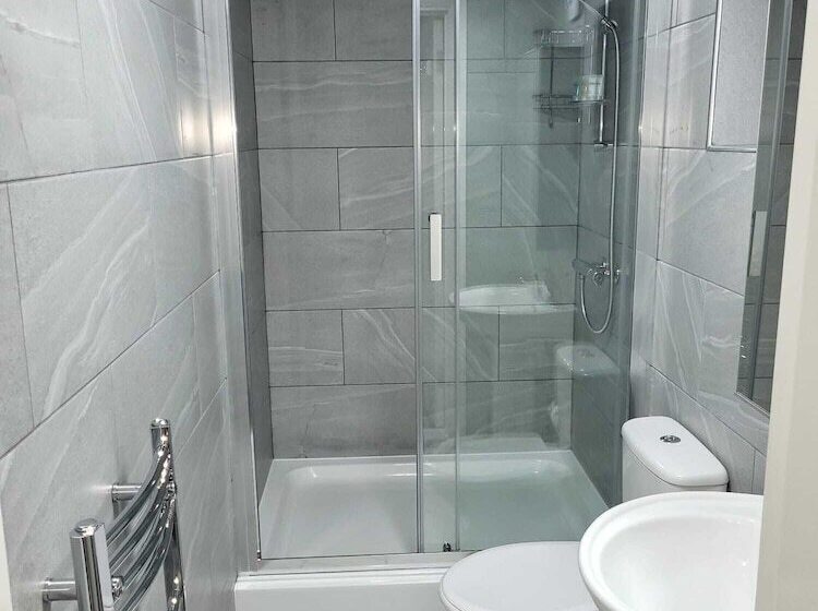 Residência Lovely 2 Bed Fully Refurbished House In London