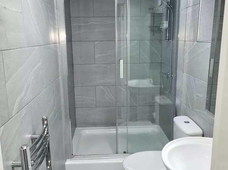 レジデンス Lovely 2 Bed Fully Refurbished House In London