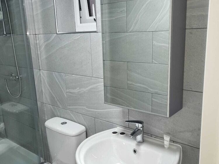 Residência Lovely 2 Bed Fully Refurbished House In London