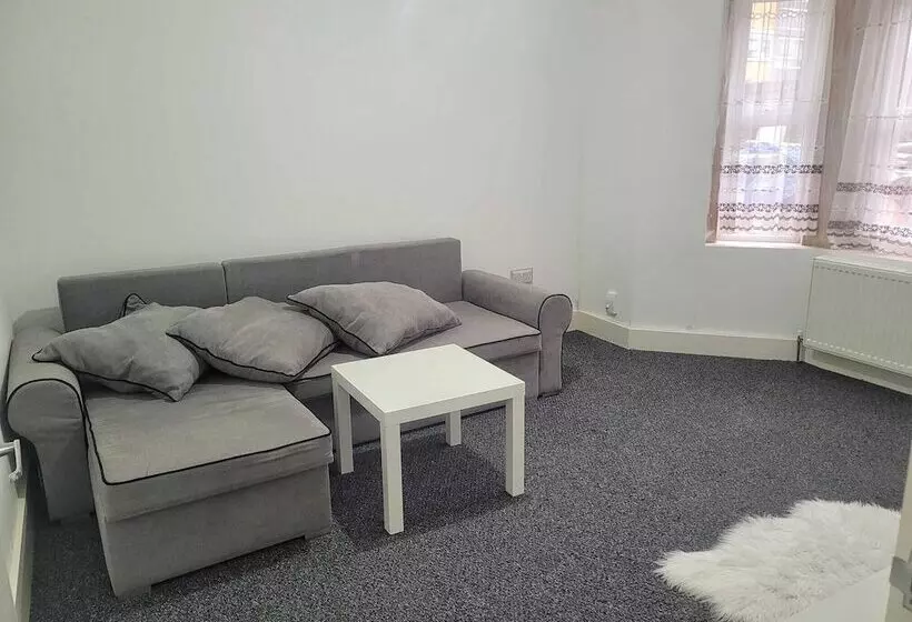 レジデンス Lovely 2 Bed Fully Refurbished House In London
