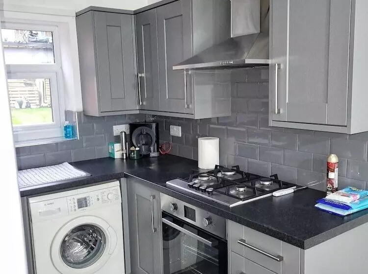 レジデンス Lovely 2 Bed Fully Refurbished House In London