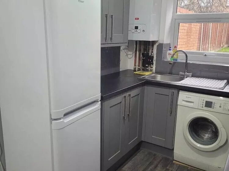 レジデンス Lovely 2 Bed Fully Refurbished House In London