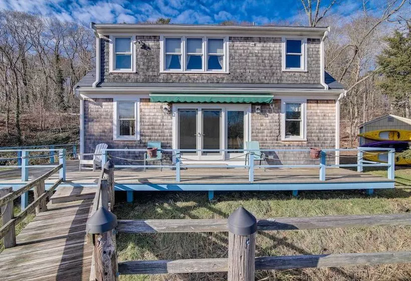 Riverfront Kingston Cottage W/ Deck, 2 Mi To Beach