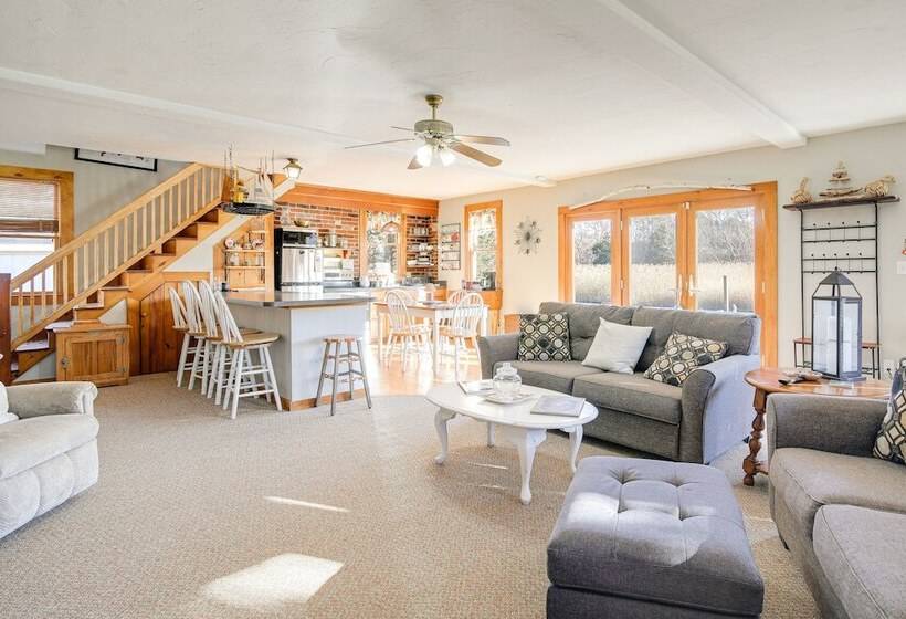 Riverfront Kingston Cottage W/ Deck, 2 Mi To Beach