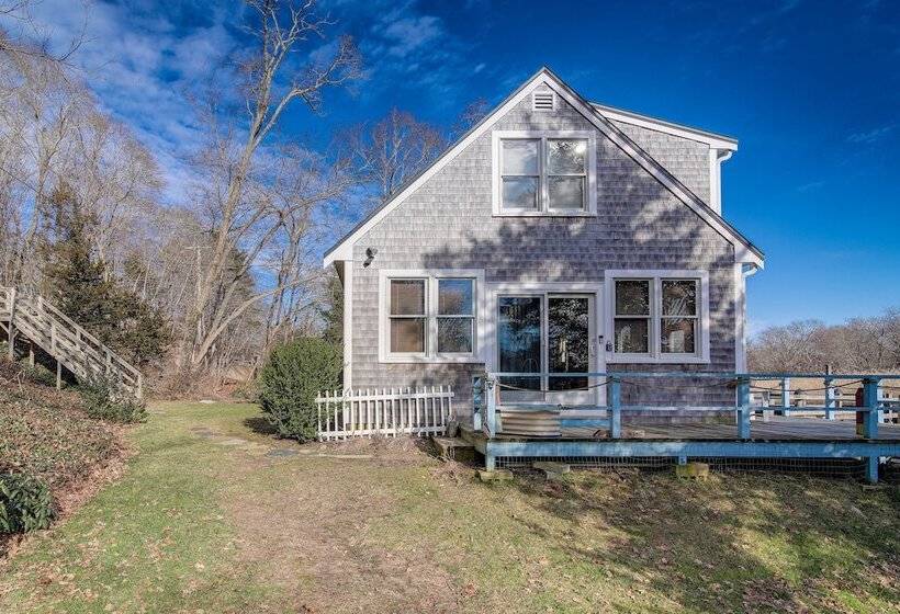 Riverfront Kingston Cottage W/ Deck, 2 Mi To Beach