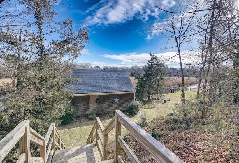 Riverfront Kingston Cottage W/ Deck, 2 Mi To Beach