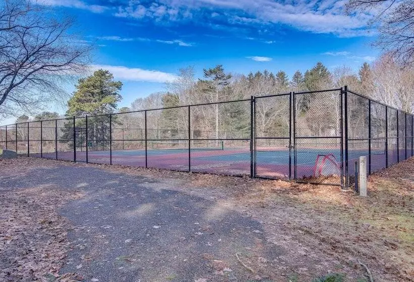 Riverfront Kingston Cottage W/ Deck, 2 Mi To Beach