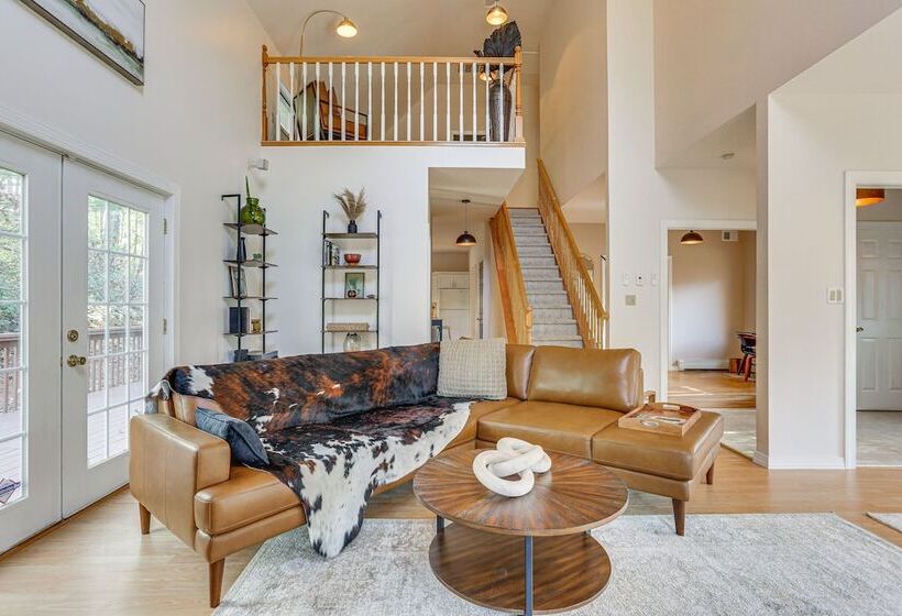 Secluded Kerhonkson Retreat With Deck + Views!