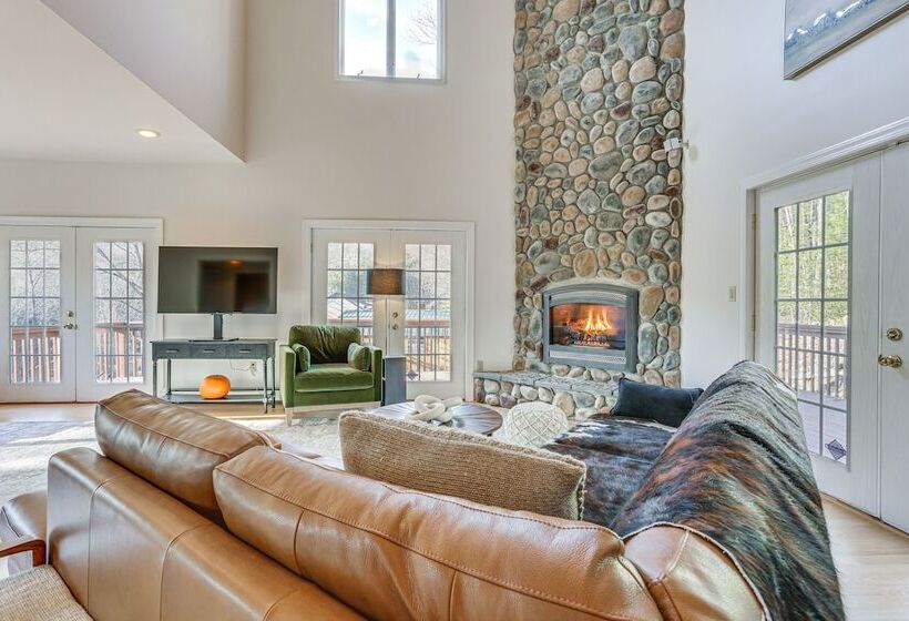 Secluded Kerhonkson Retreat With Deck + Views!