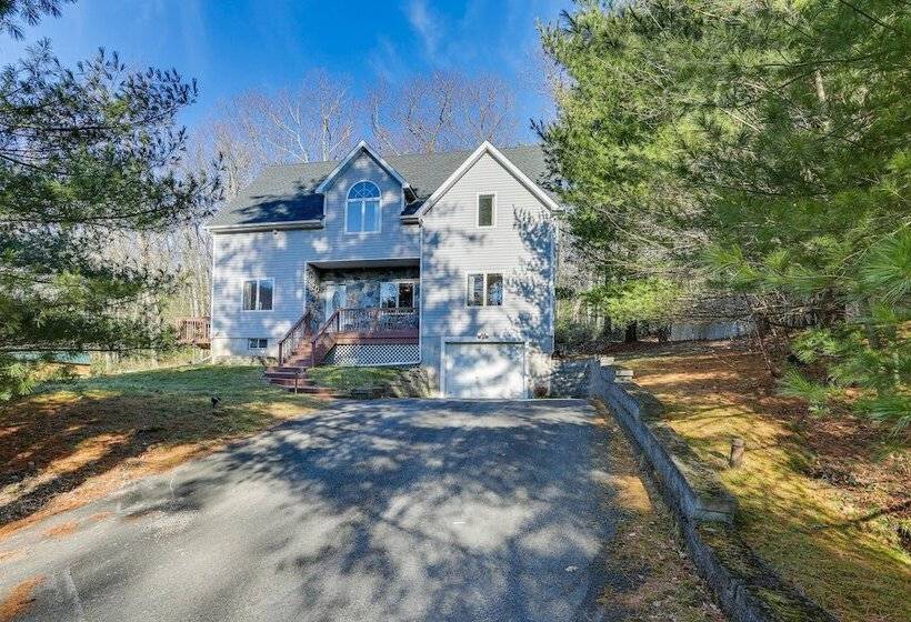 Secluded Kerhonkson Retreat With Deck + Views!