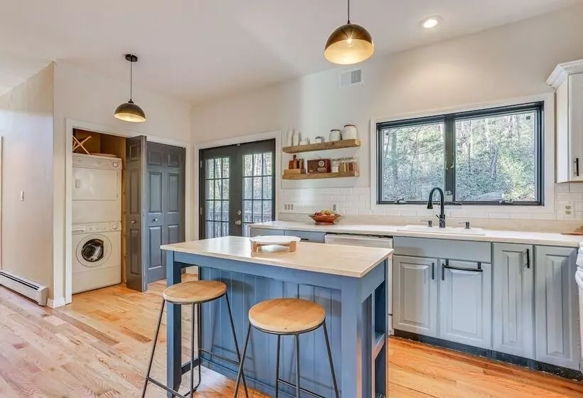 Secluded Kerhonkson Retreat With Deck + Views!