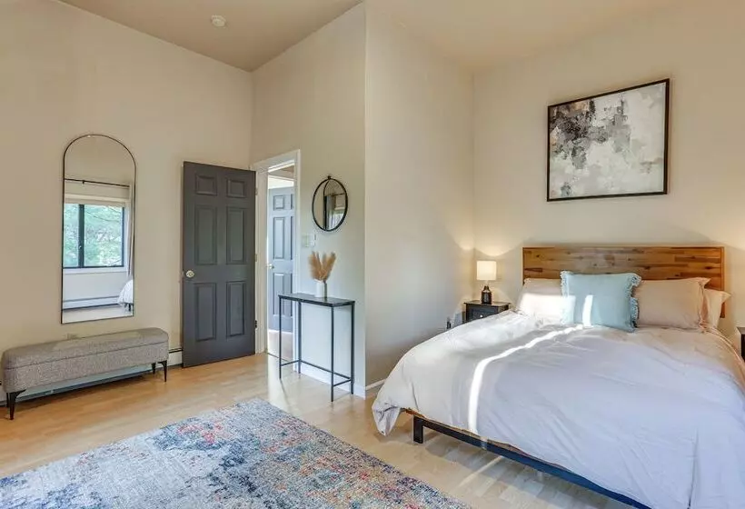 Secluded Kerhonkson Retreat With Deck + Views!