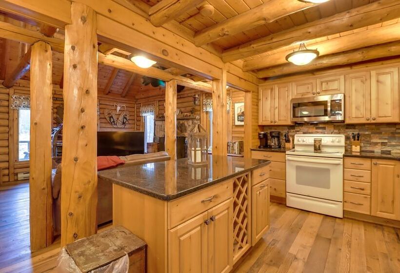 Secluded Cresco Log Cabin W/ Fire Pit!