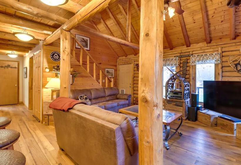 Secluded Cresco Log Cabin W/ Fire Pit!