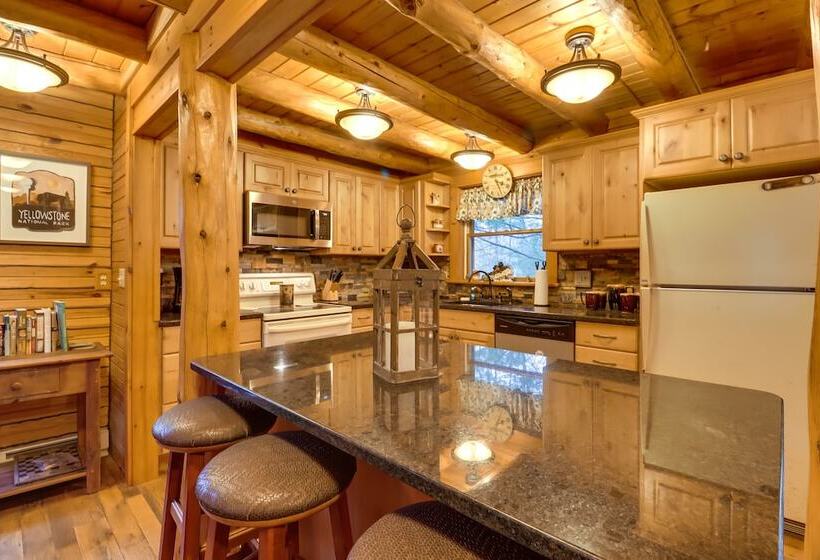 Secluded Cresco Log Cabin W/ Fire Pit!