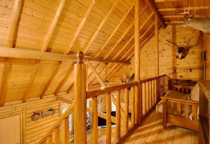 Secluded Cresco Log Cabin W/ Fire Pit!