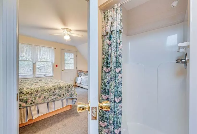 Spacious Ludlow Hideaway < 1 Mi To Okemo Mountain!