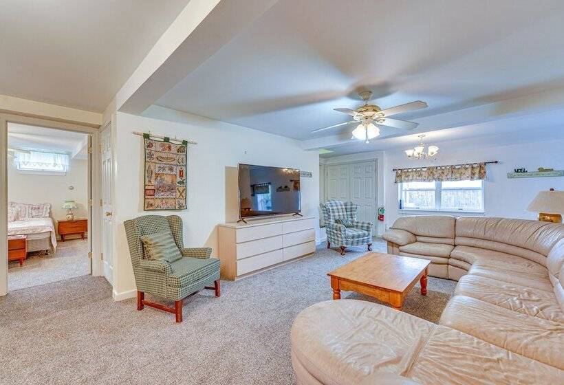 Spacious Ludlow Hideaway < 1 Mi To Okemo Mountain!