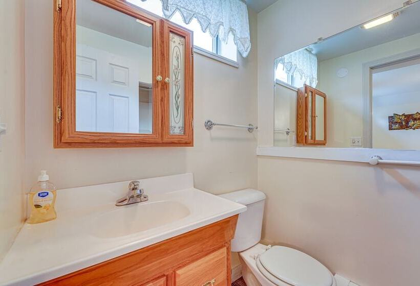 Spacious Ludlow Hideaway < 1 Mi To Okemo Mountain!